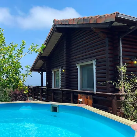 Hébergement de vacances Paraiso De Livia, Casa Con Piscina 5 Personas En *