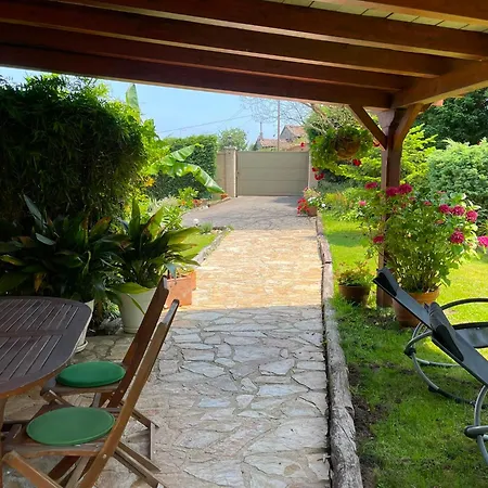 Hébergement de vacances Paraiso De Livia, Casa Con Piscina 5 Personas En *