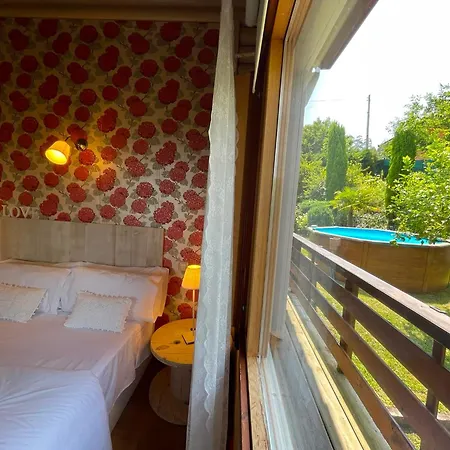 Paraiso De Livia, Casa Con Piscina 5 Personas En Hébergement de vacances *