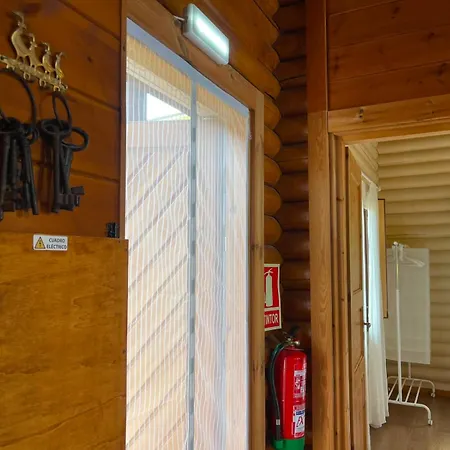 Paraiso De Livia, Casa Con Piscina 5 Personas En Hébergement de vacances *